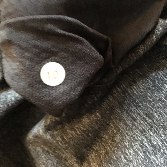 Women’s Lululemon Half Zip Long Sleeve. Color Gray, size 10 - Picture 4 of 4